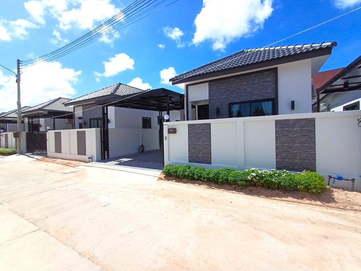 HR0833 – Villa / Single House For Sale / Rent in Rattanakorn Village 17  East Pattaya