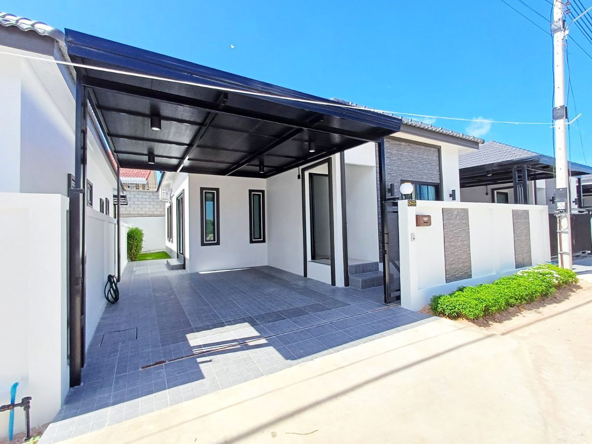 HR0833 – Villa / Single House For Sale / Rent in Rattanakorn Village 17  East Pattaya