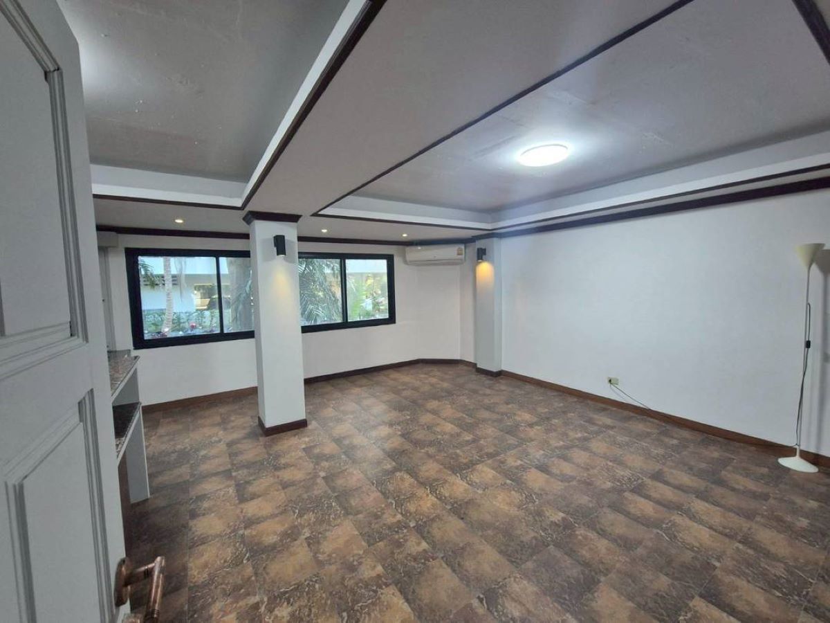07 TS0143 – 8 Bedrooms Townhouse in Grand Condotel Jomtien