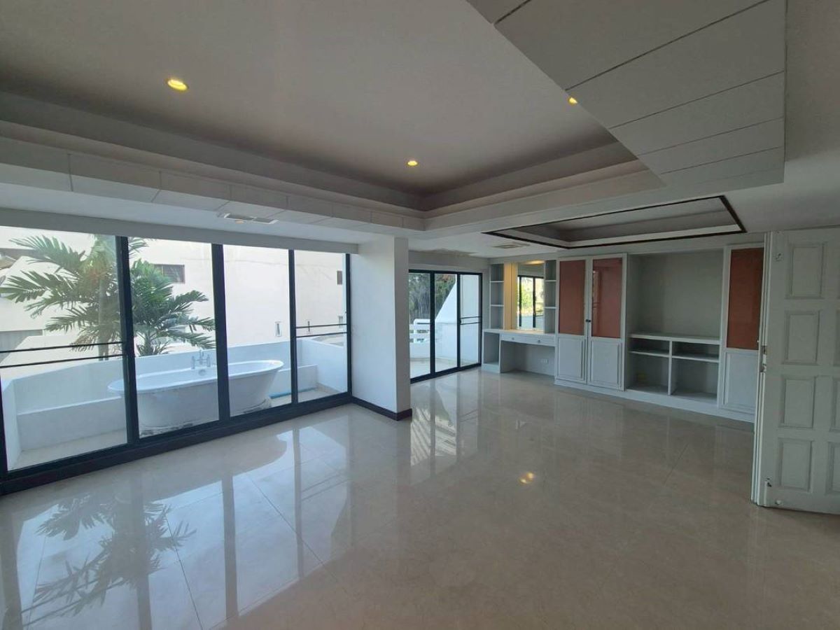09 TS0143 – 8 Bedrooms Townhouse in Grand Condotel Jomtien