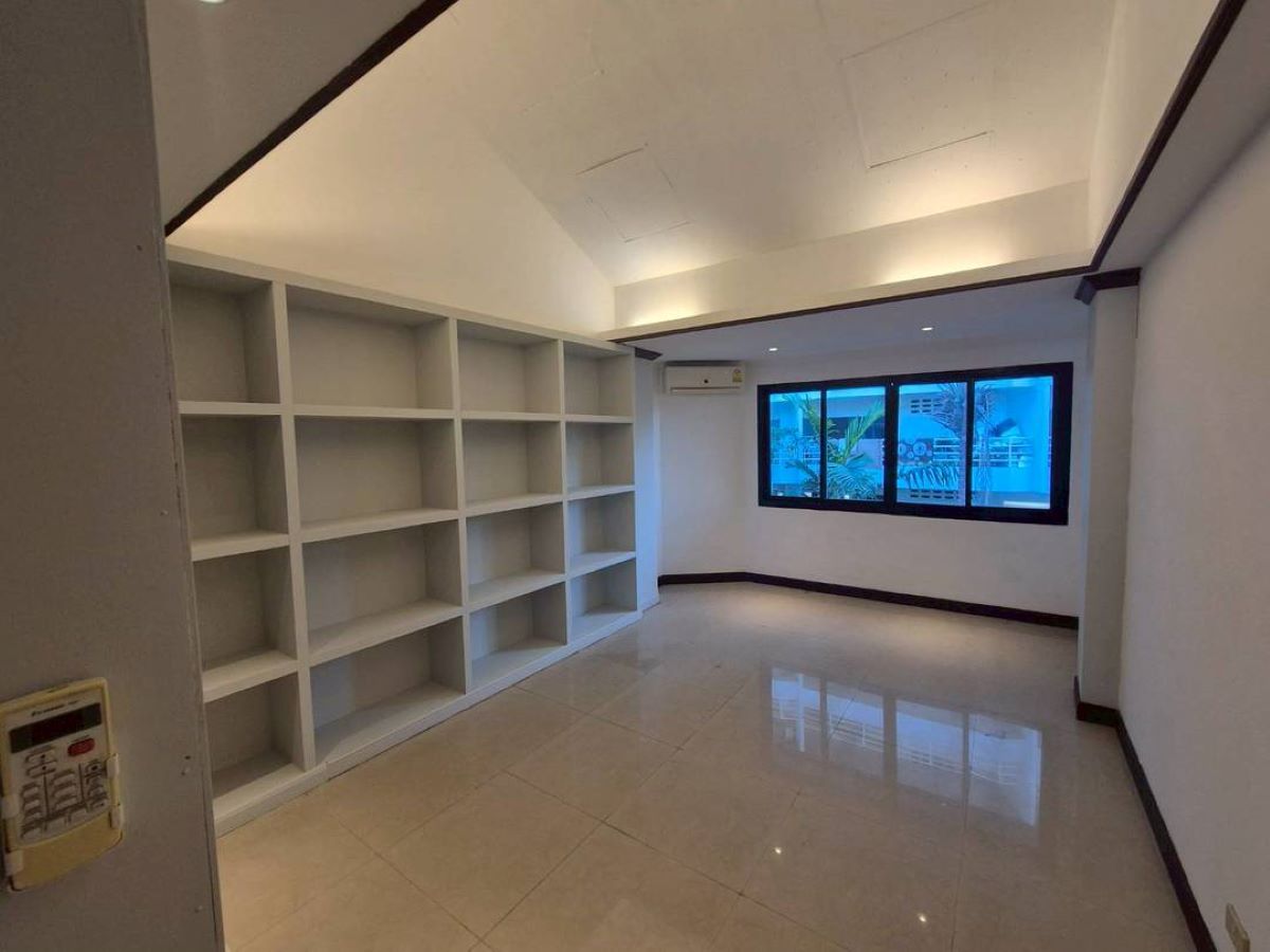 11 TS0143 – 8 Bedrooms Townhouse in Grand Condotel Jomtien