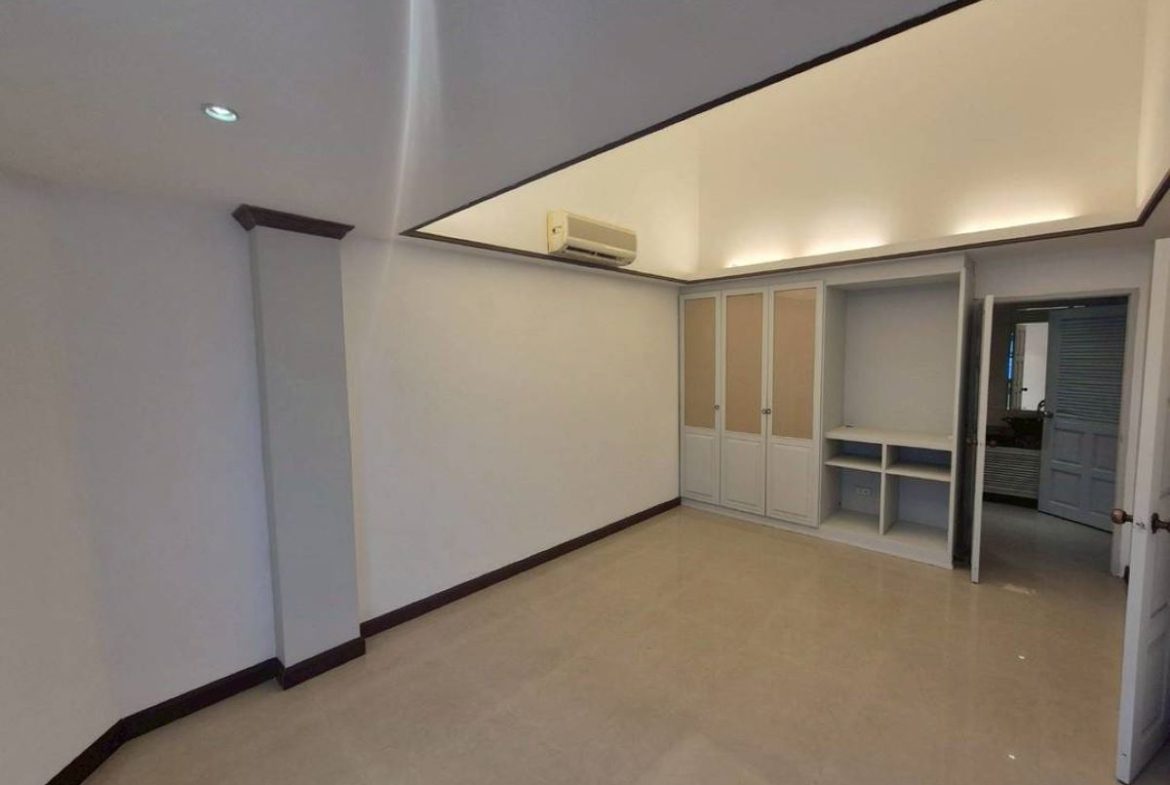 TS0143 – 8 Bedrooms Townhouse in Grand Condotel  Jomtien