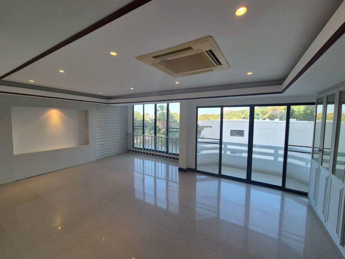 14 TS0143 – 8 Bedrooms Townhouse in Grand Condotel Jomtien