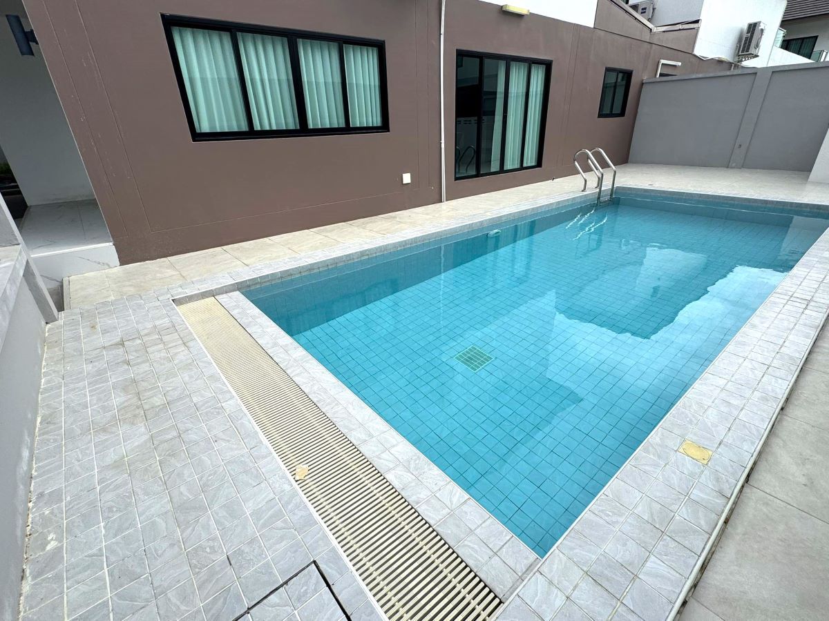 HR0874-5 Bedroom 2-storey Pool Villa in Chokchai 9 Village for Rent East Pattaya