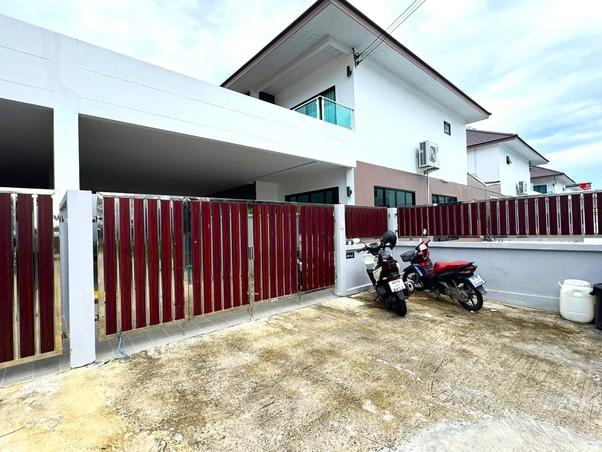 HR0874-5 Bedroom 2-storey Pool Villa in Chokchai 9 Village for Rent East Pattaya