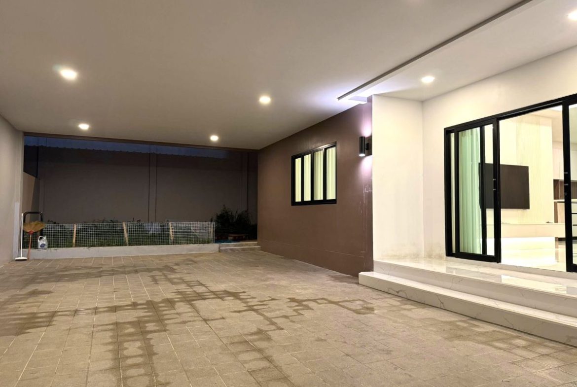 HR0874-5 Bedroom 2-storey Pool Villa in Chokchai 9 Village for Rent East Pattaya