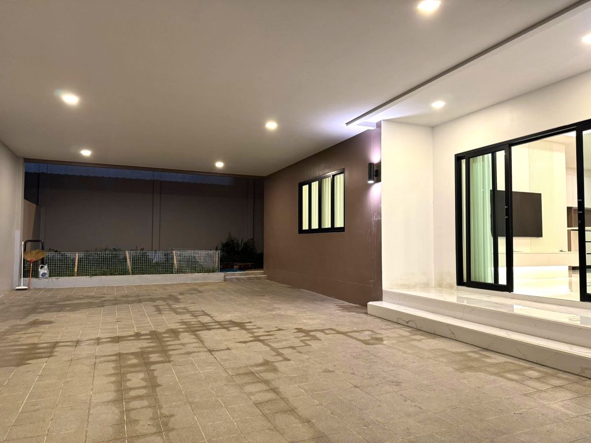 HR0874-5 Bedroom 2-storey Pool Villa in Chokchai 9 Village for Rent East Pattaya