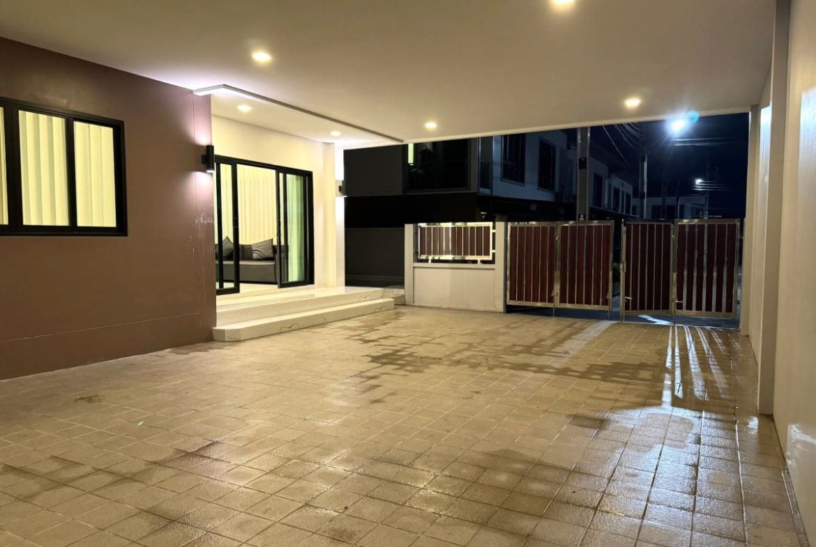 HR0874-5 Bedroom 2-storey Pool Villa in Chokchai 9 Village for Rent East Pattaya