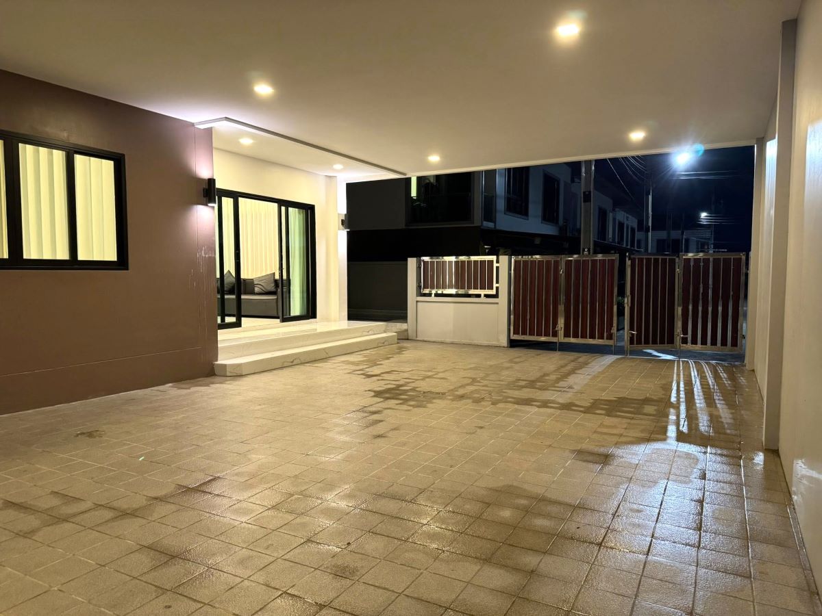 HR0874-5 Bedroom 2-storey Pool Villa in Chokchai 9 Village for Rent East Pattaya