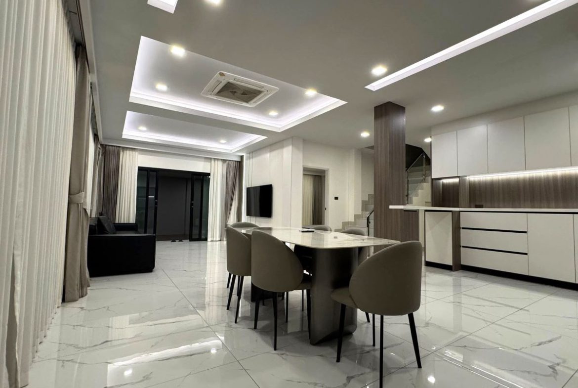 HR0874-5 Bedroom 2-storey Pool Villa in Chokchai 9 Village for Rent East Pattaya