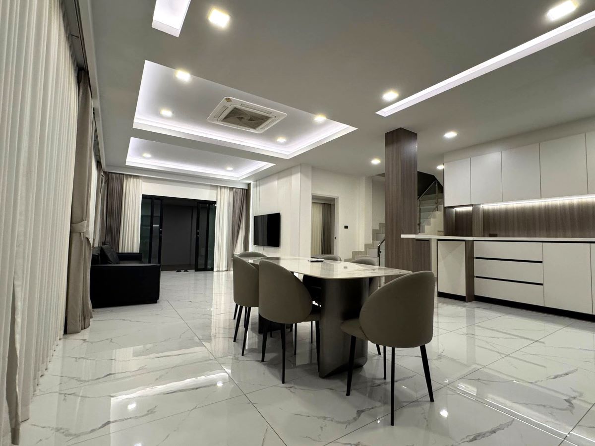HR0874-5 Bedroom 2-storey Pool Villa in Chokchai 9 Village for Rent East Pattaya