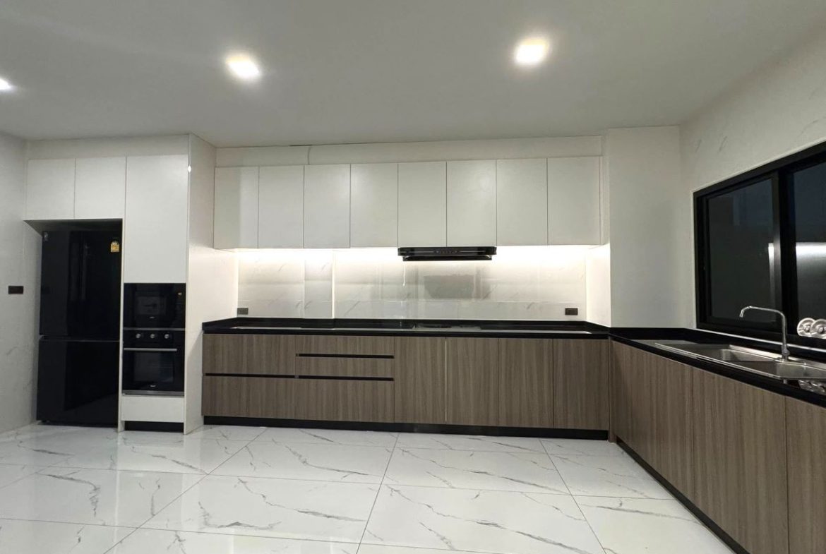 HR0874-5 Bedroom 2-storey Pool Villa in Chokchai 9 Village for Rent East Pattaya