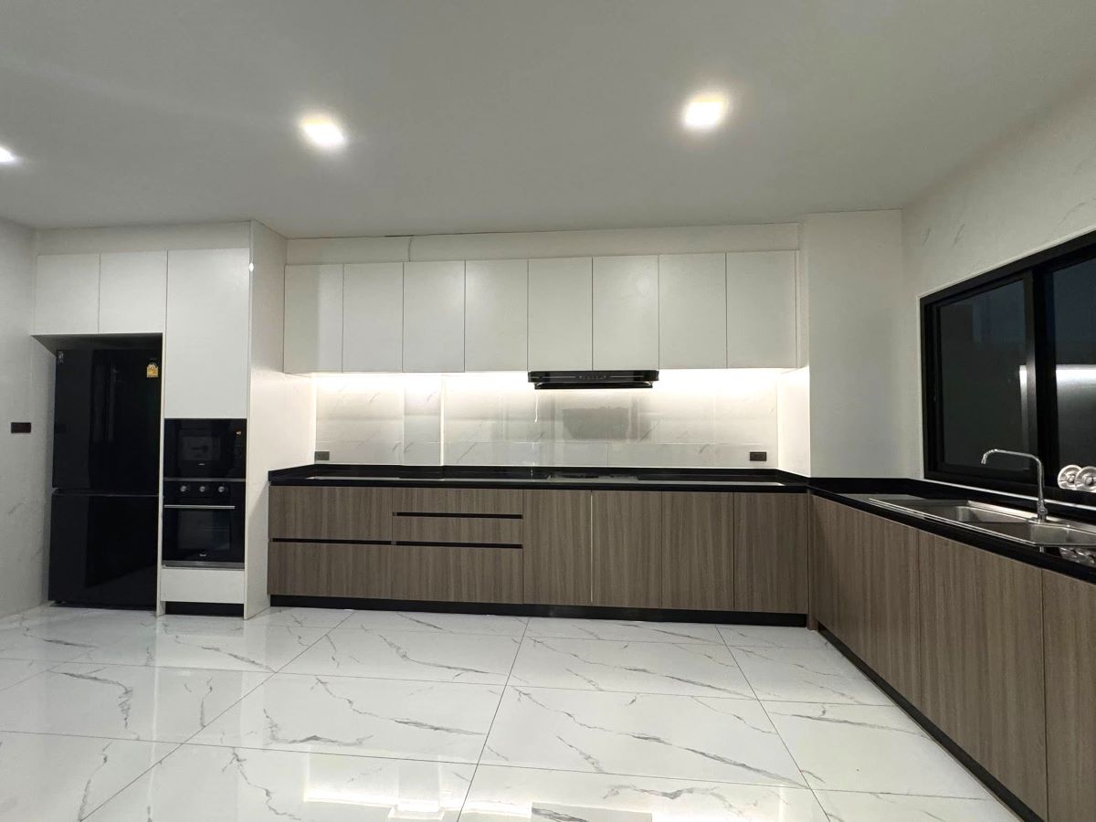 HR0874-5 Bedroom 2-storey Pool Villa in Chokchai 9 Village for Rent East Pattaya