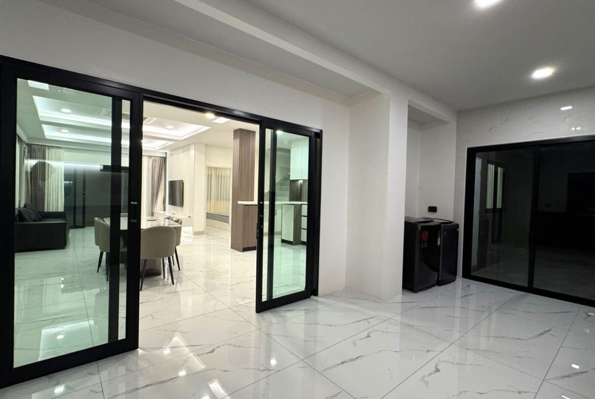 HR0874-5 Bedroom 2-storey Pool Villa in Chokchai 9 Village for Rent East Pattaya