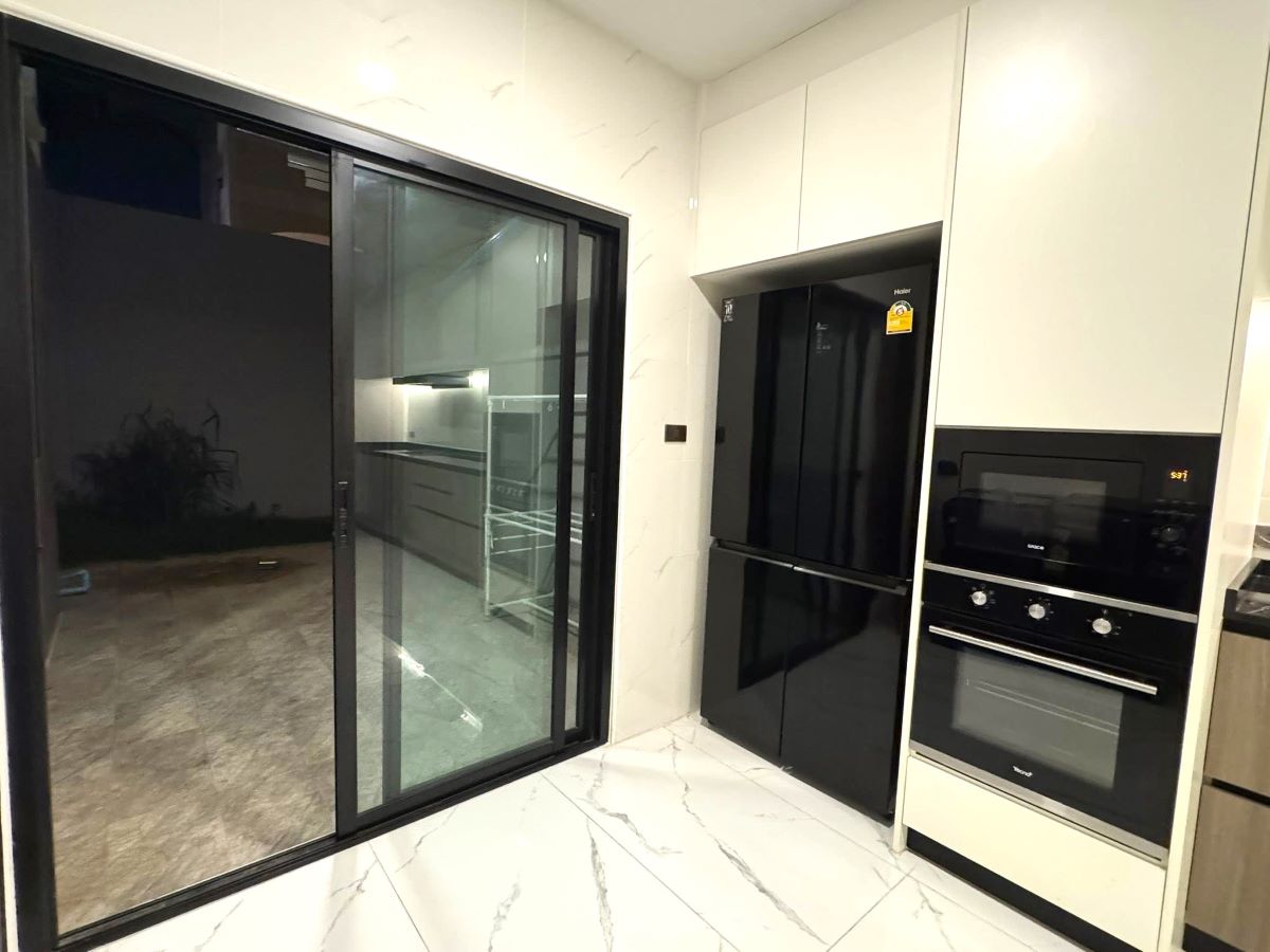 HR0874-5 Bedroom 2-storey Pool Villa in Chokchai 9 Village for Rent East Pattaya