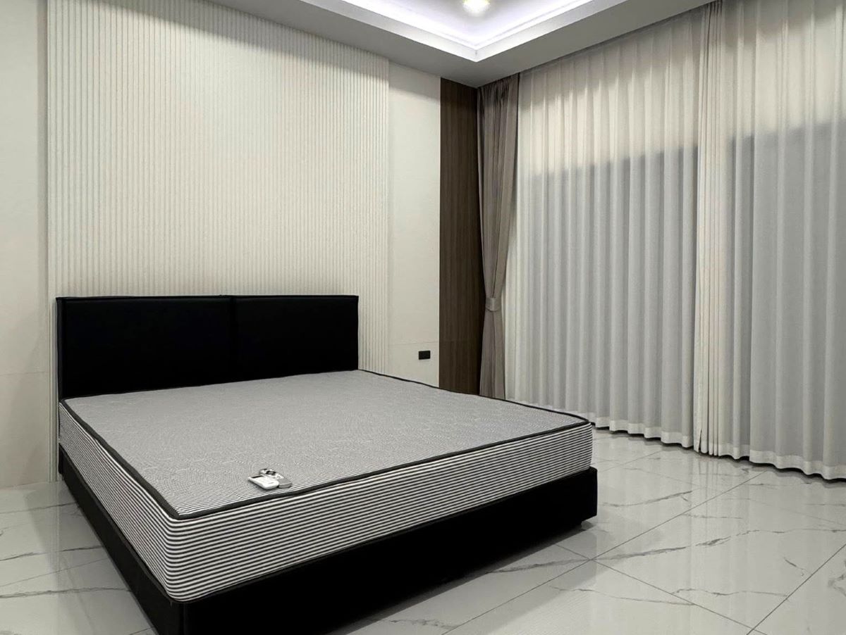 HR0874-5 Bedroom 2-storey Pool Villa in Chokchai 9 Village for Rent East Pattaya