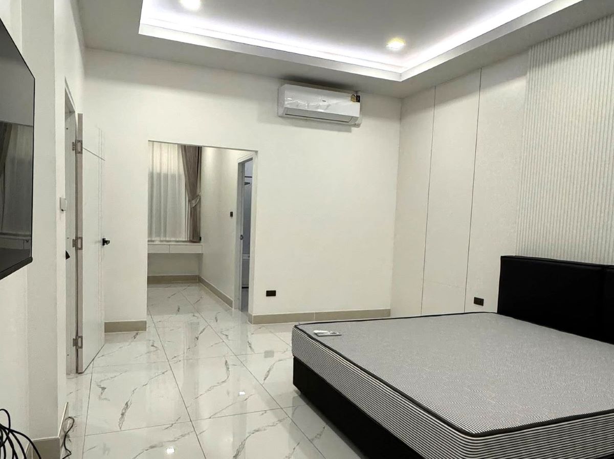 HR0874-5 Bedroom 2-storey Pool Villa in Chokchai 9 Village for Rent East Pattaya