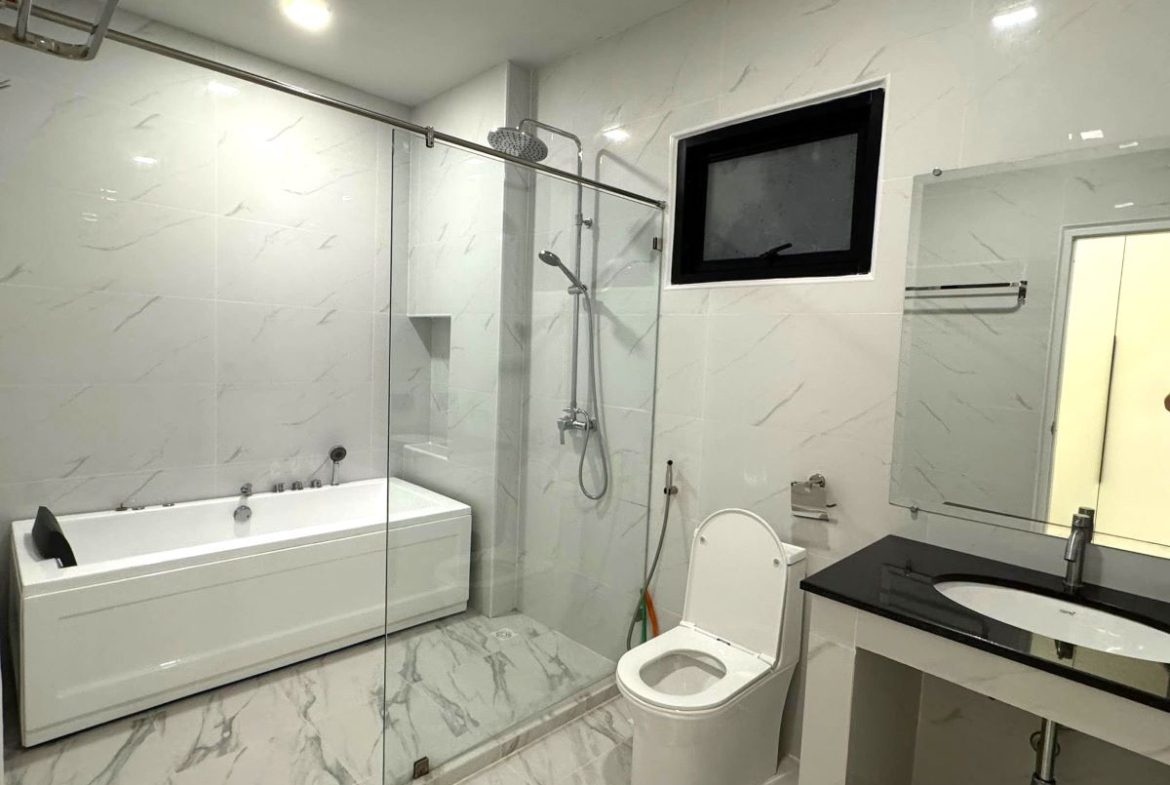 HR0874-5 Bedroom 2-storey Pool Villa in Chokchai 9 Village for Rent East Pattaya