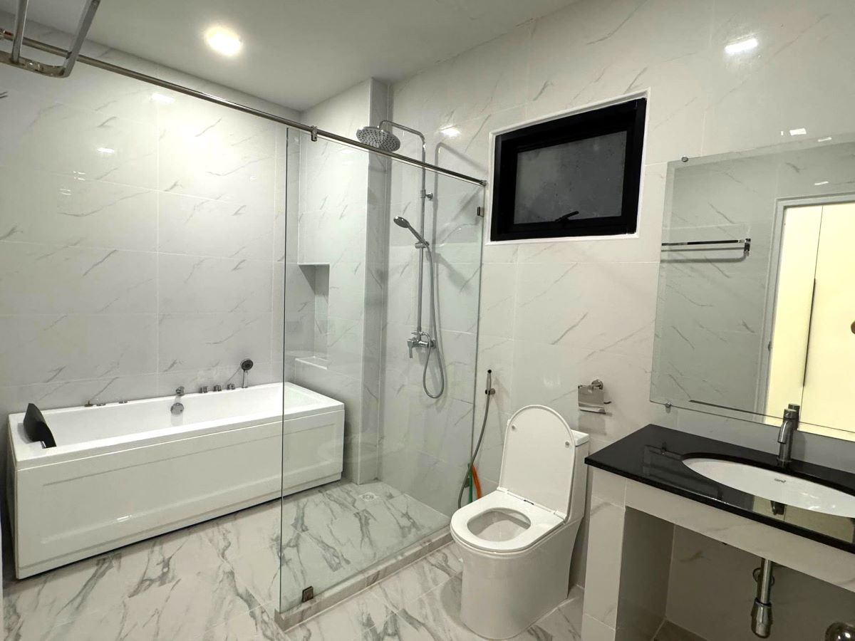 HR0874-5 Bedroom 2-storey Pool Villa in Chokchai 9 Village for Rent East Pattaya