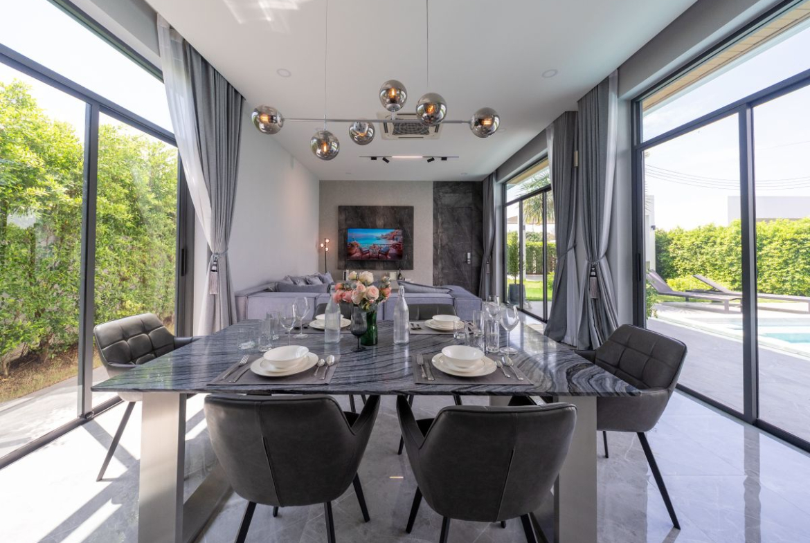 HS1355-4 Bedrooms Pool Villa The Sugar Palm Villa in soi Tungklom Talman for Sale