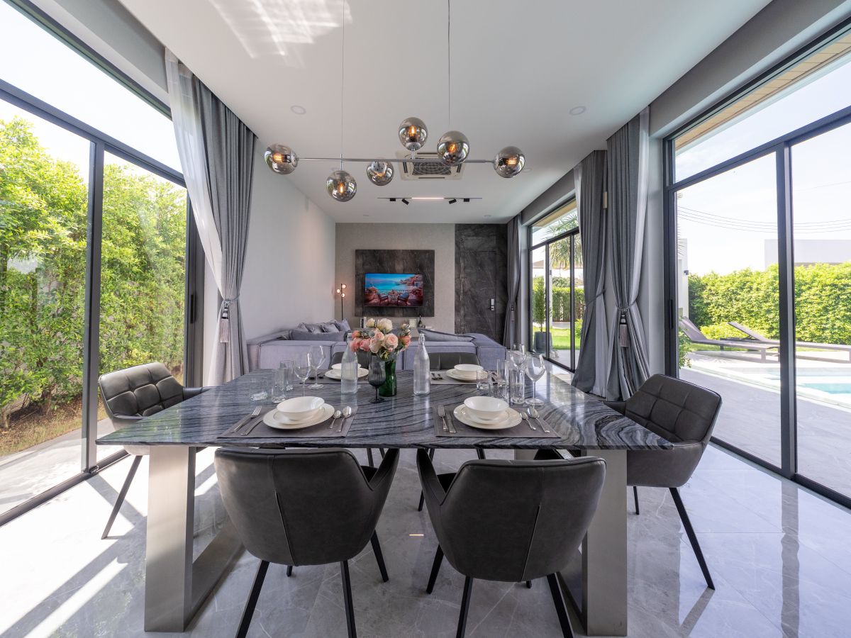 HS1355-4 Bedrooms Pool Villa The Sugar Palm Villa in soi Tungklom Talman for Sale