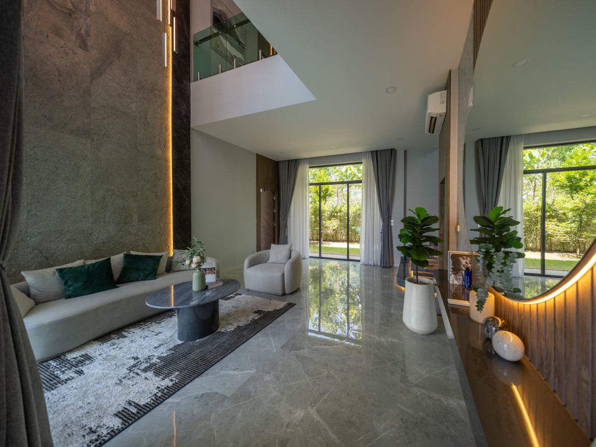 HS1355-4 Bedrooms Pool Villa The Sugar Palm Villa in soi Tungklom Talman for Sale