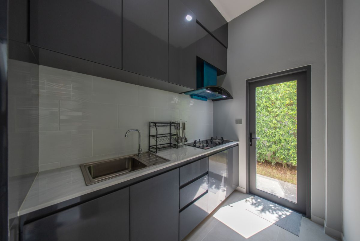 HS1355-4 Bedrooms Pool Villa The Sugar Palm Villa in soi Tungklom Talman for Sale