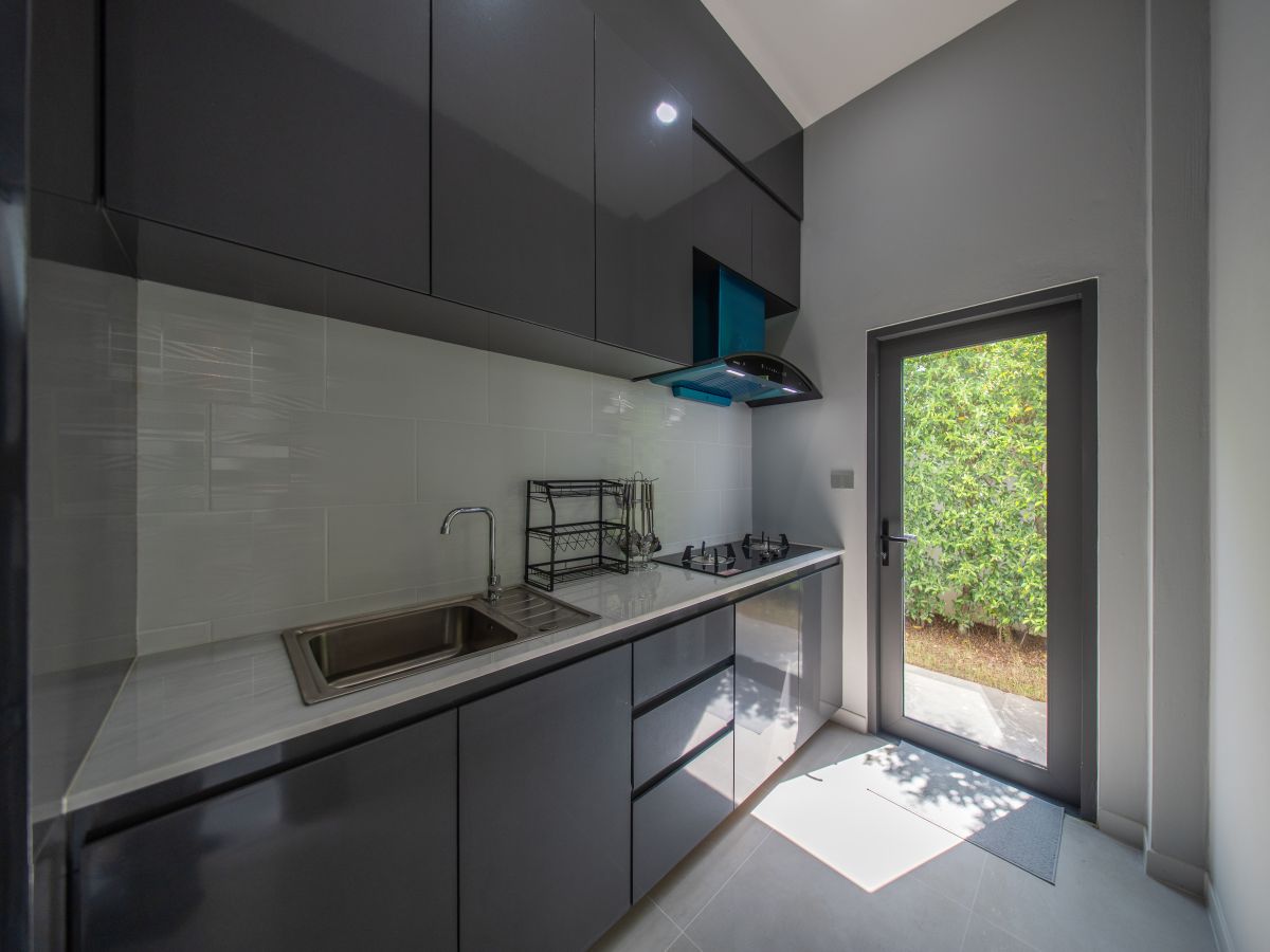 HS1355-4 Bedrooms Pool Villa The Sugar Palm Villa in soi Tungklom Talman for Sale