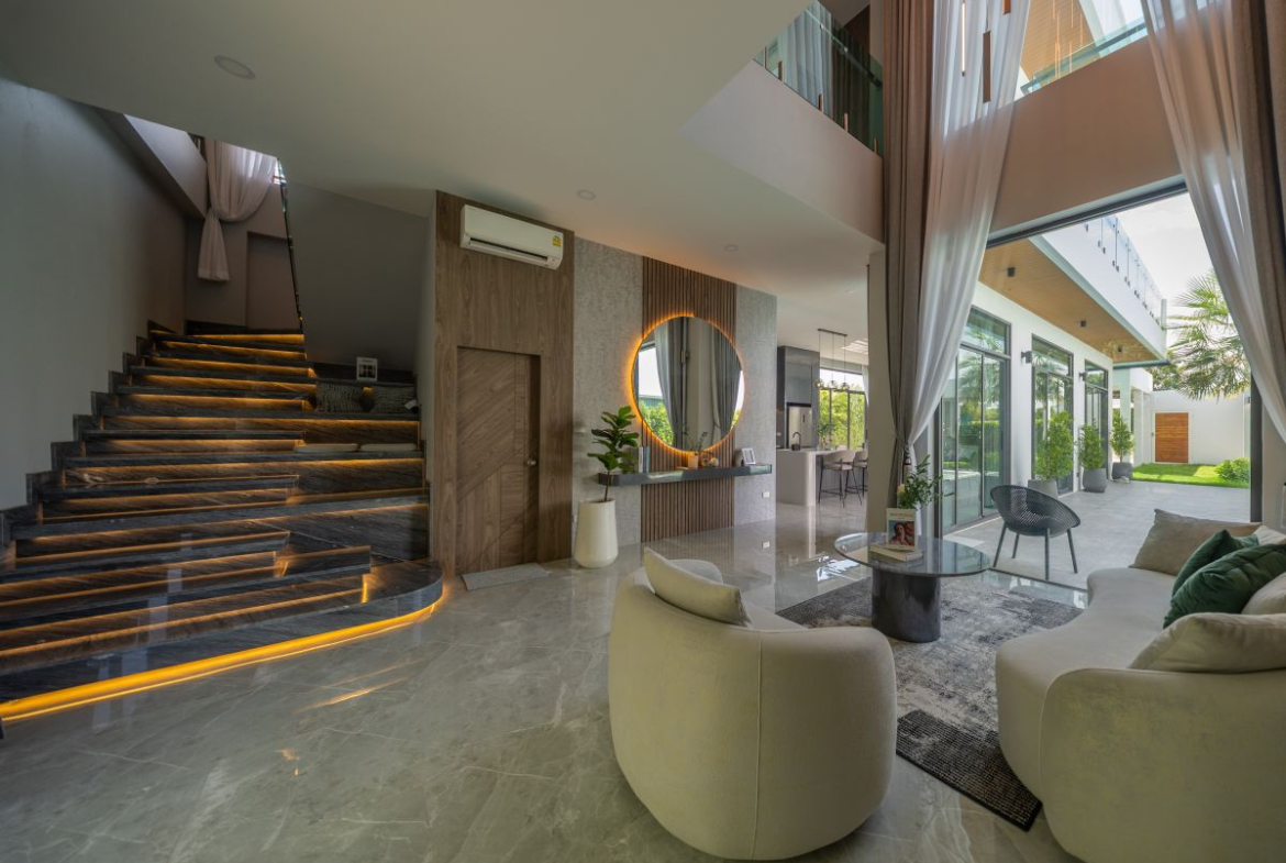 HS1355-4 Bedrooms Pool Villa The Sugar Palm Villa in soi Tungklom Talman for Sale