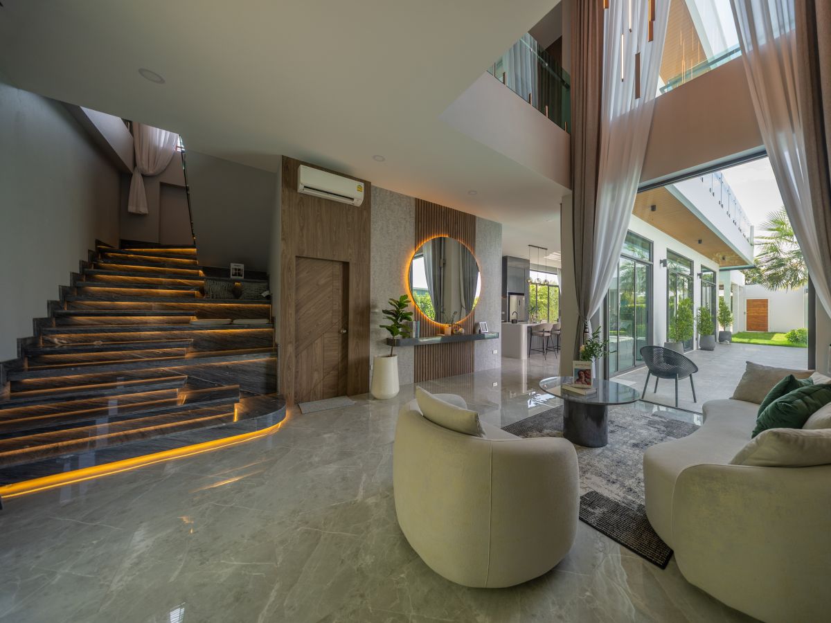 HS1355-4 Bedrooms Pool Villa The Sugar Palm Villa in soi Tungklom Talman for Sale