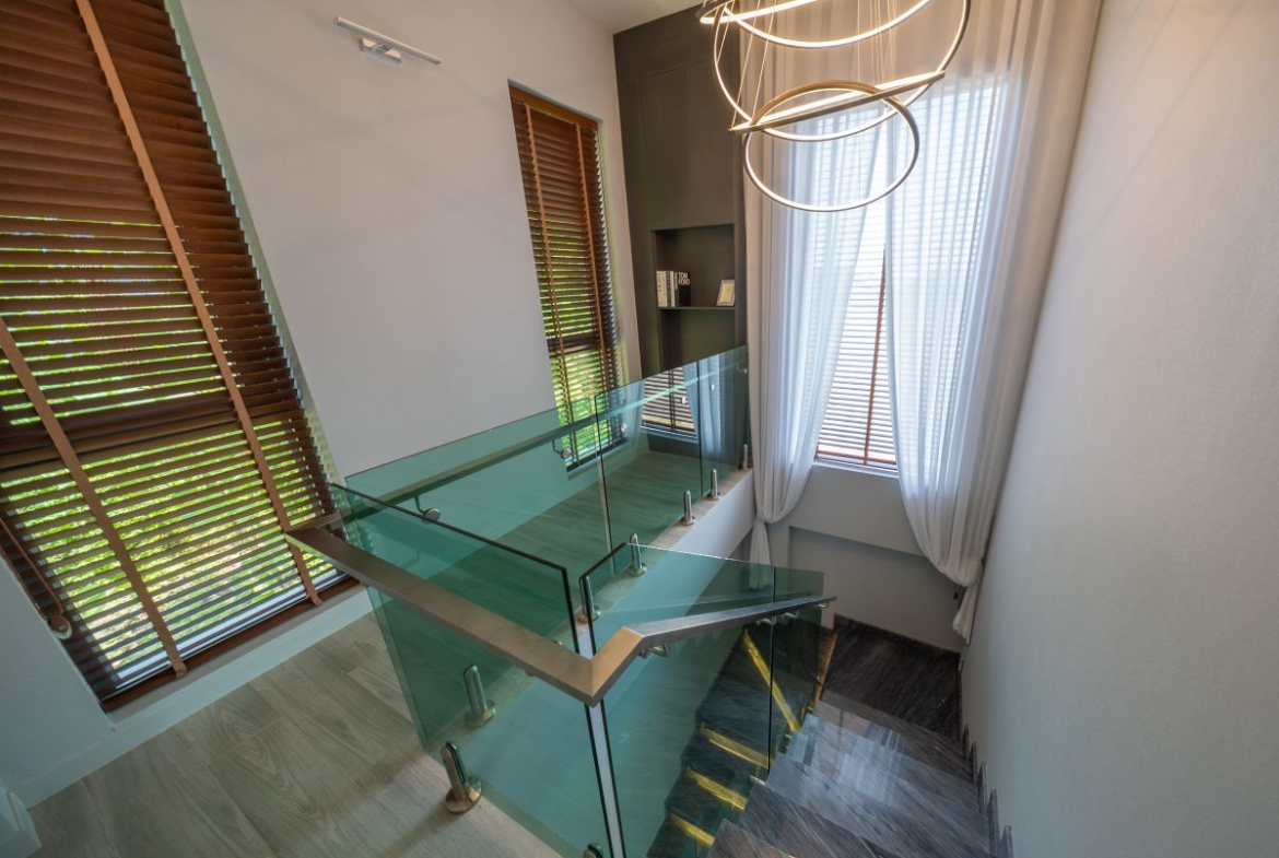 HS1355-4 Bedrooms Pool Villa The Sugar Palm Villa in soi Tungklom Talman for Sale