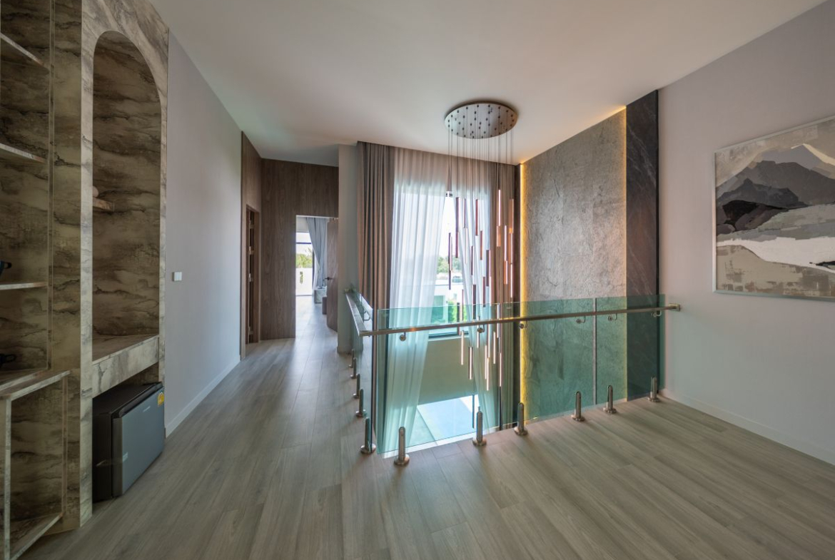 HS1355-4 Bedrooms Pool Villa The Sugar Palm Villa in soi Tungklom Talman for Sale