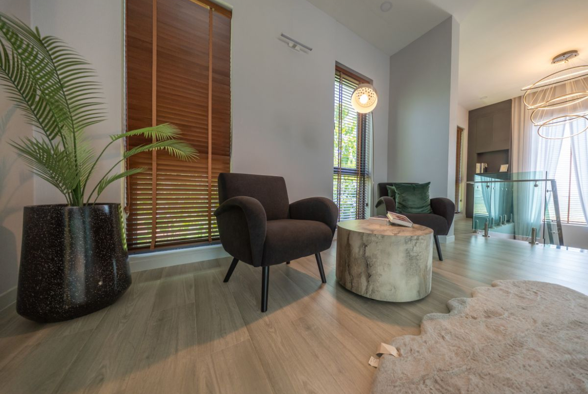 HS1355-4 Bedrooms Pool Villa The Sugar Palm Villa in soi Tungklom Talman for Sale
