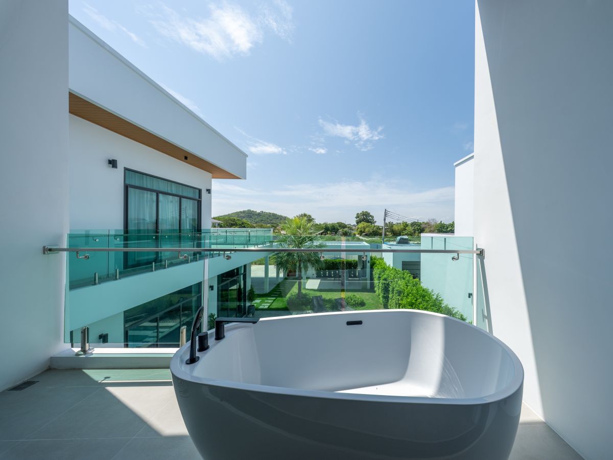 HS1355-4 Bedrooms Pool Villa The Sugar Palm Villa in soi Tungklom Talman for Sale