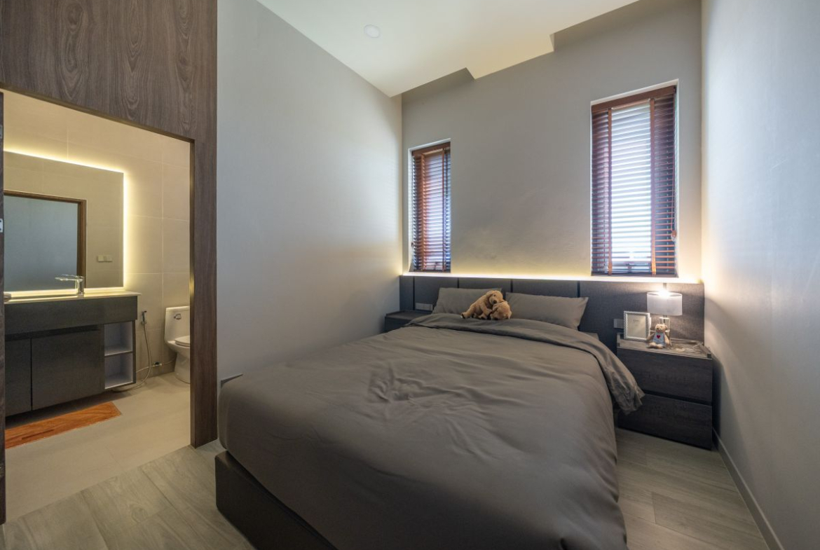 HS1355-4 Bedrooms Pool Villa The Sugar Palm Villa in soi Tungklom Talman for Sale