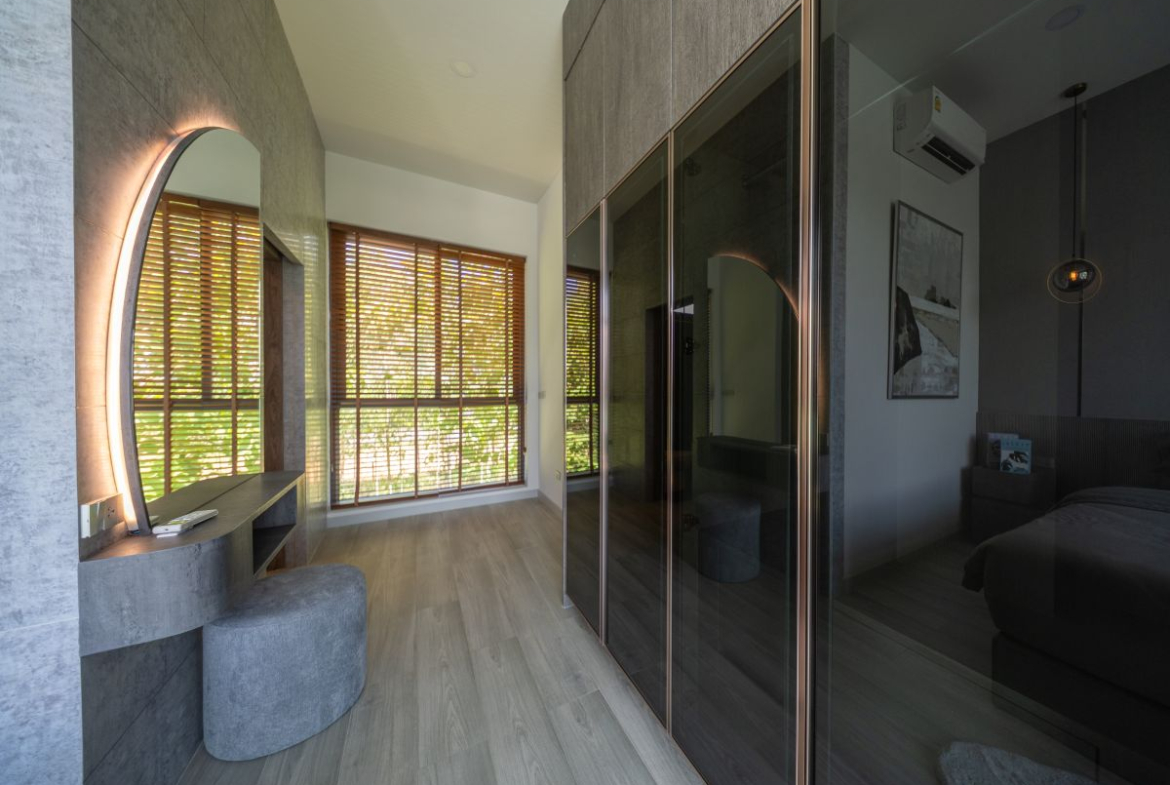 HS1355-4 Bedrooms Pool Villa The Sugar Palm Villa in soi Tungklom Talman for Sale