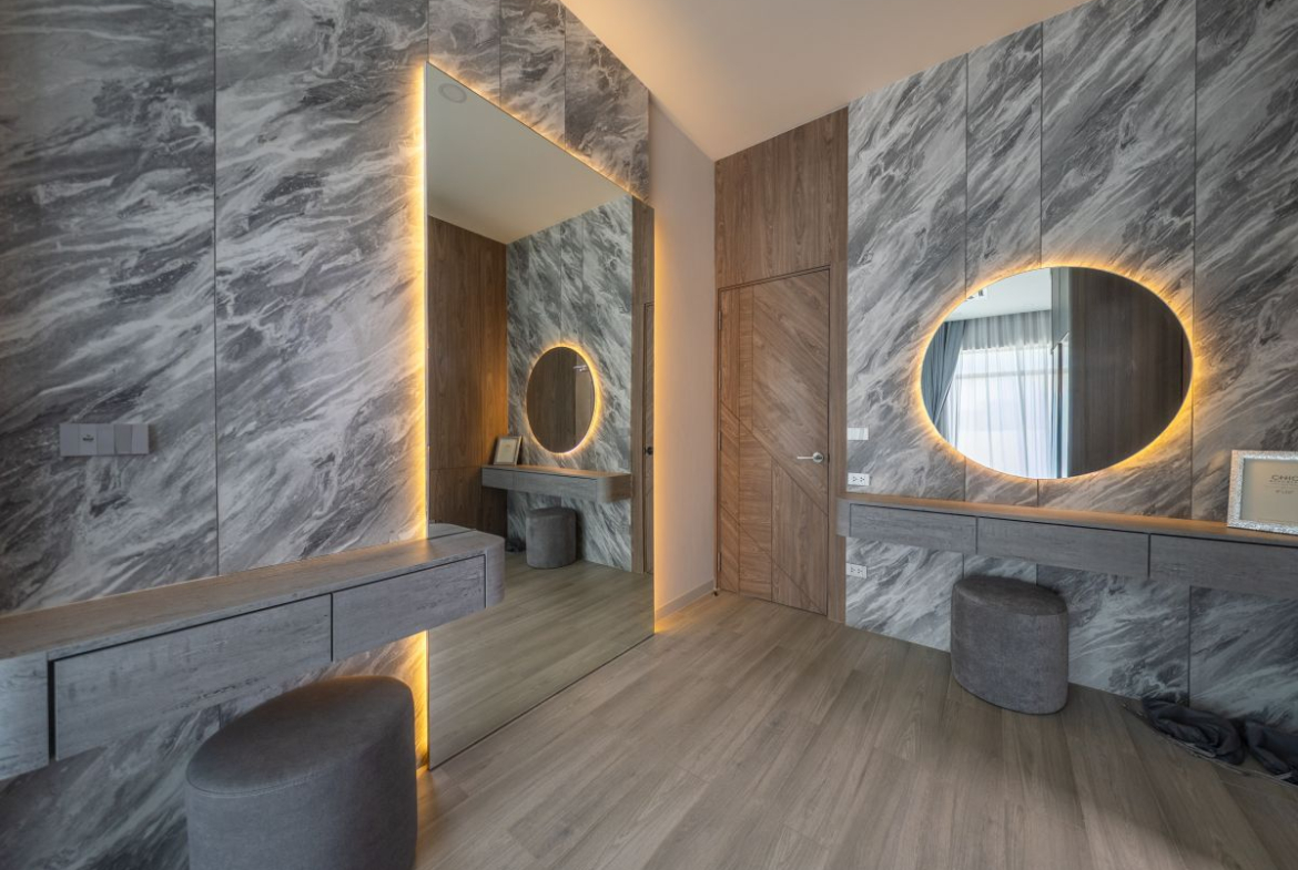 HS1355-4 Bedrooms Pool Villa The Sugar Palm Villa in soi Tungklom Talman for Sale