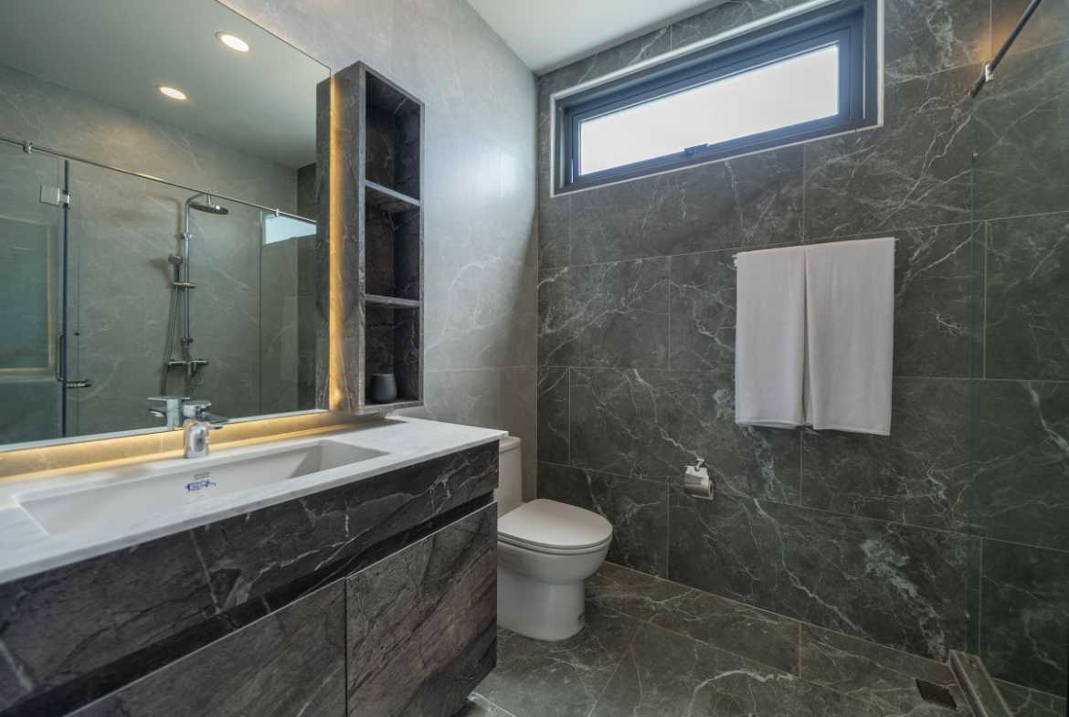 HS1355-4 Bedrooms Pool Villa The Sugar Palm Villa in soi Tungklom Talman for Sale