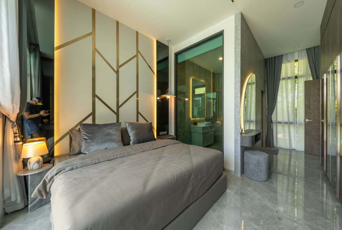 HS1355-4 Bedrooms Pool Villa The Sugar Palm Villa in soi Tungklom Talman for Sale