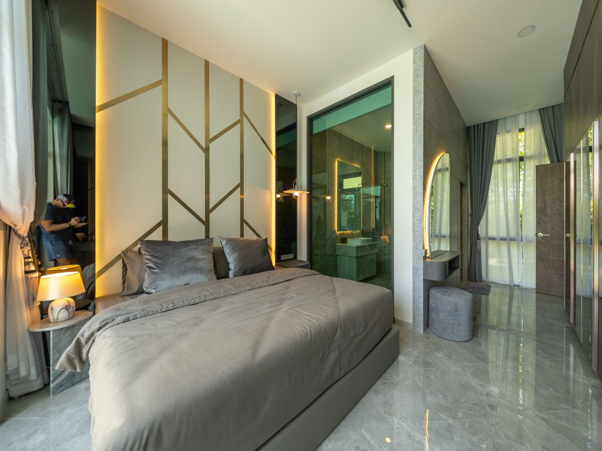 HS1355-4 Bedrooms Pool Villa The Sugar Palm Villa in soi Tungklom Talman for Sale