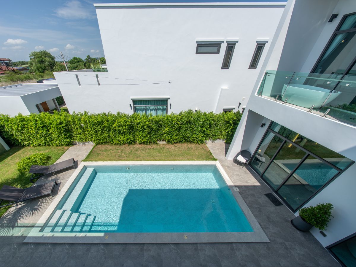 HS1355-4 Bedrooms Pool Villa The Sugar Palm Villa in soi Tungklom Talman for Sale