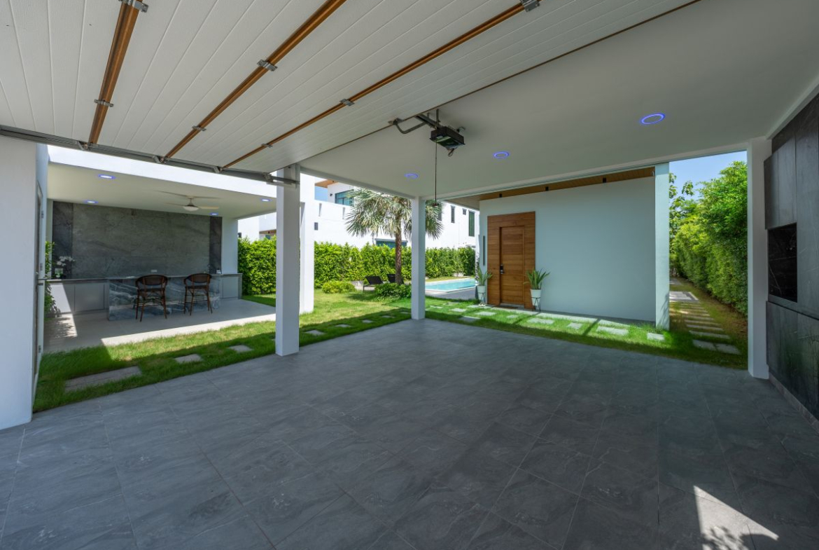 HS1355-4 Bedrooms Pool Villa The Sugar Palm Villa in soi Tungklom Talman for Sale