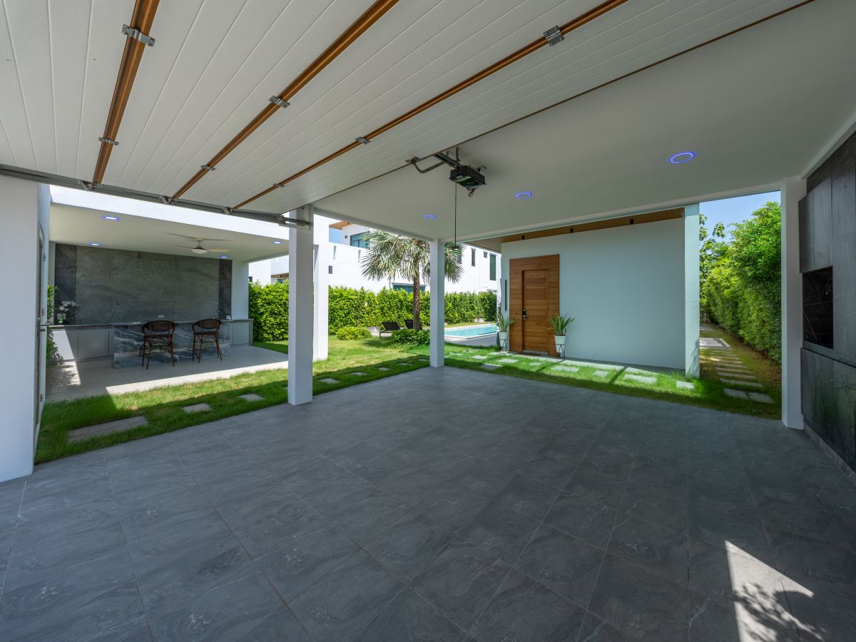 HS1355-4 Bedrooms Pool Villa The Sugar Palm Villa in soi Tungklom Talman for Sale