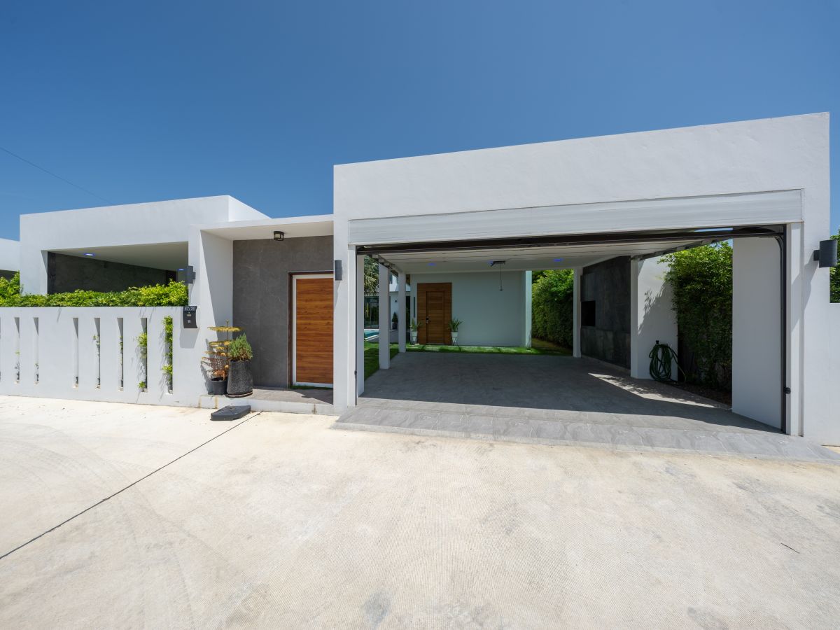 HS1355-4 Bedrooms Pool Villa The Sugar Palm Villa in soi Tungklom Talman for Sale