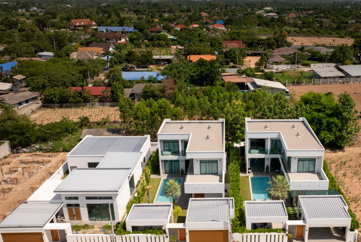HS1355-4 Bedrooms Pool Villa The Sugar Palm Villa in soi Tungklom Talman for Sale