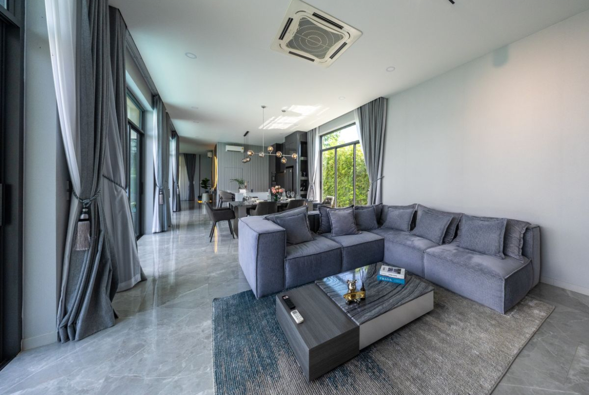 HS1355-4 Bedrooms Pool Villa The Sugar Palm Villa in soi Tungklom Talman for Sale