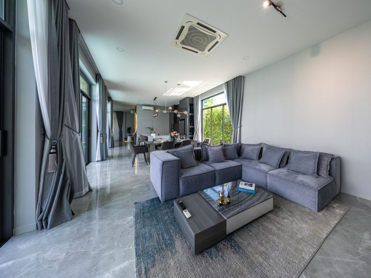 HS1355-4 Bedrooms Pool Villa The Sugar Palm Villa in soi Tungklom Talman for Sale