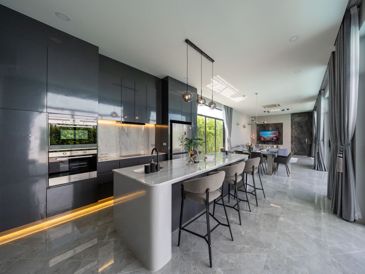 HS1355-4 Bedrooms Pool Villa The Sugar Palm Villa in soi Tungklom Talman for Sale