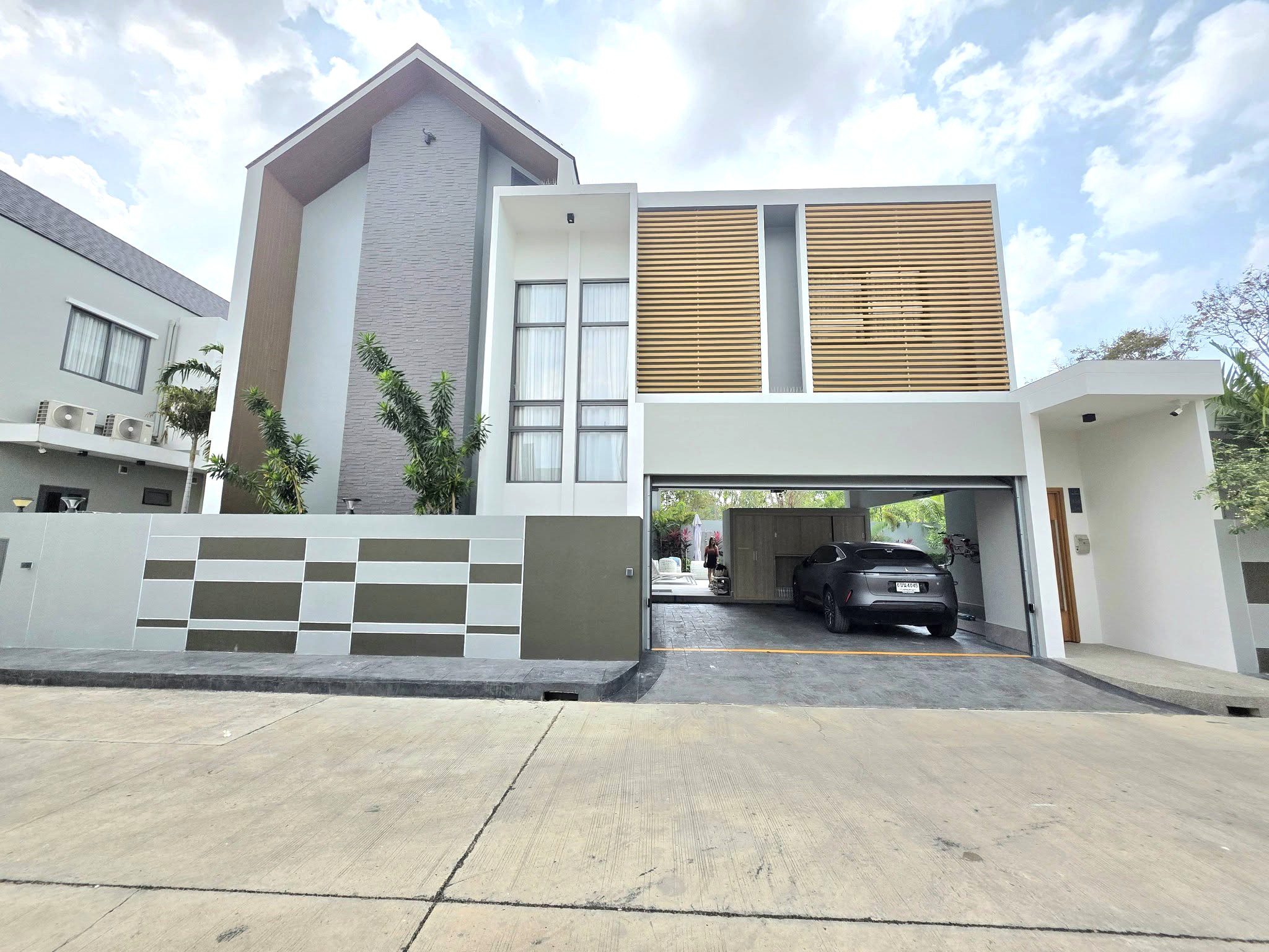 HS1373- 4Bedrooms Luxury Pool Villa 2-Storey for sale in Tung Klom-Tal Man, Pattaya