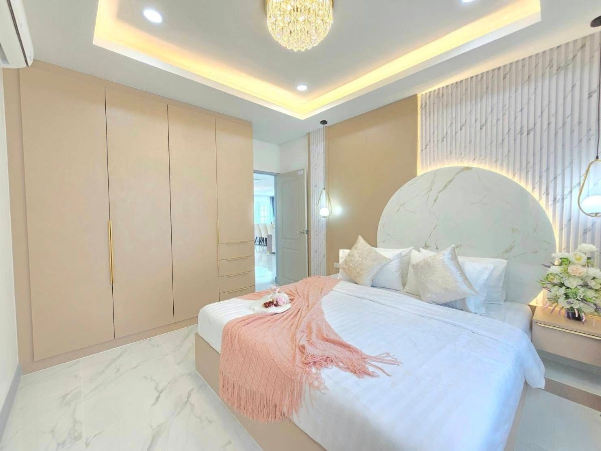 HS1387 – 4Bedrooms Pool Villa House For Sale in Central Park 5 Village in Tungklom-Talman